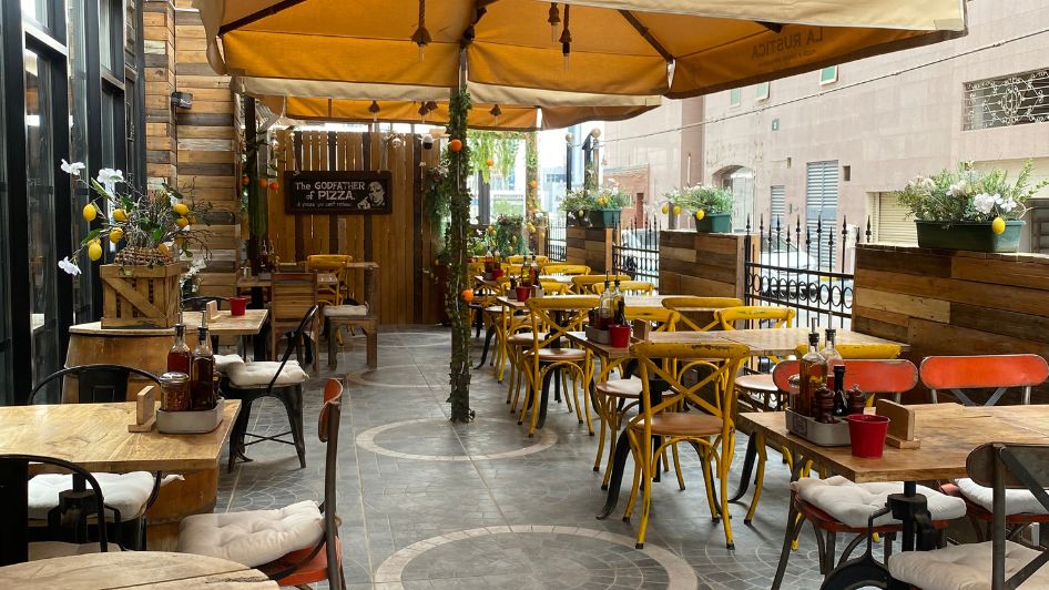 مطعم لا روستيكا بيتزاريا LA RUSTICA