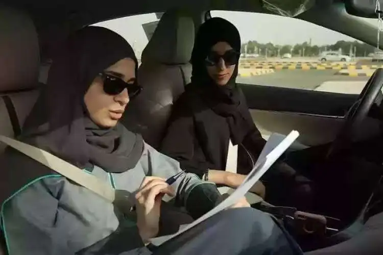 خطوات حجز موعد مدرسة القيادة للنساء في المملكة من هُنـا