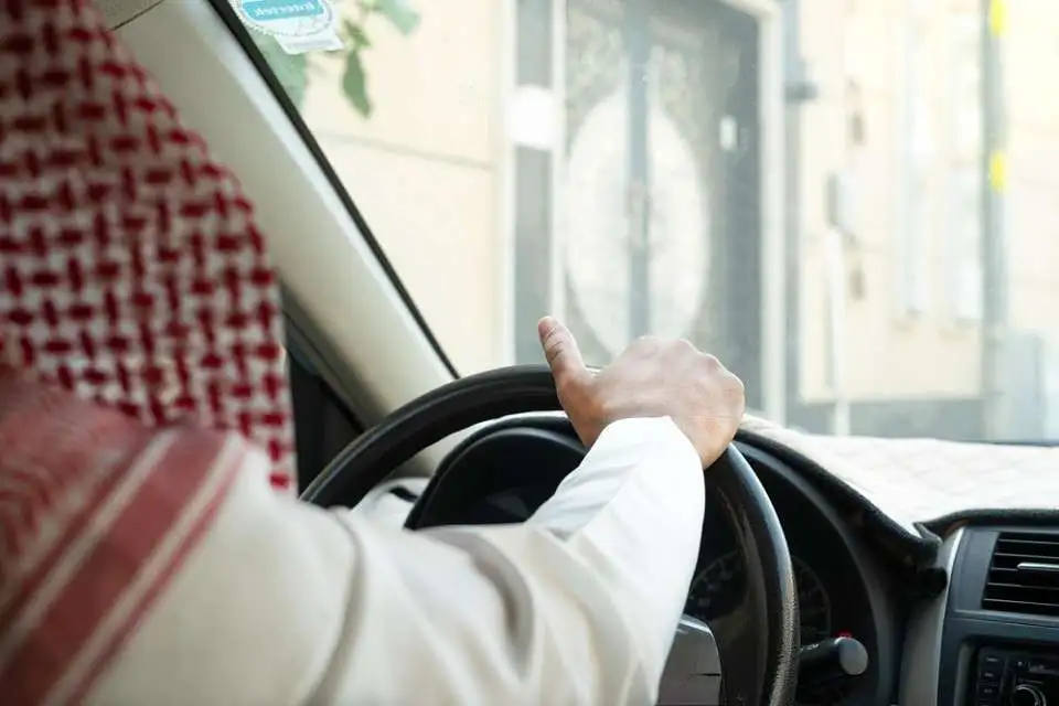 من يتحمل رسوم تغيير المهنه وكم تبلغ قيمتها؟! الموارد البشرية توضح