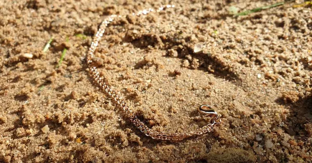 تفسير حلم ضياع الذهب والعثور عليه في المنام
