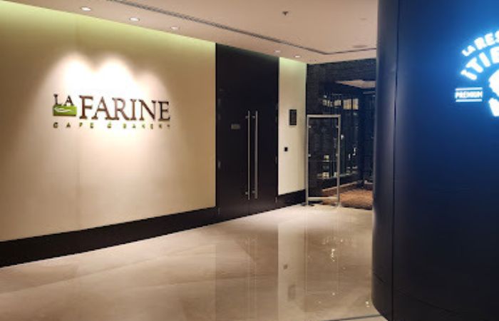 La Farine Café & Bakery مطعم