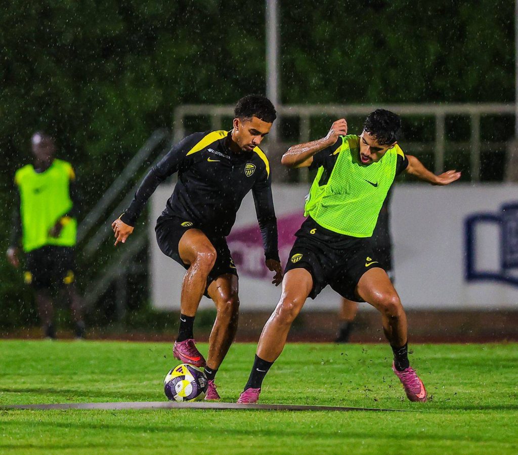 صفقة مرتقبة: النصر يعرض العمري للاتحاد مقابل الغامدي