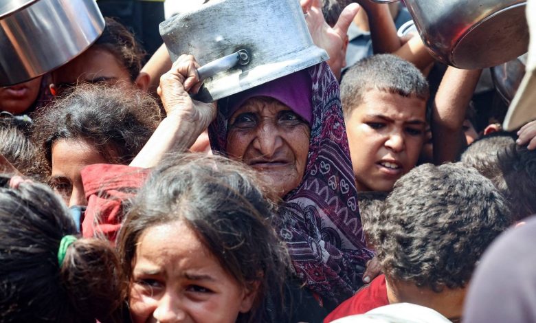 إسرائيل تواجه الوسطاء بتعقيدات في شروط هدنة غزة
