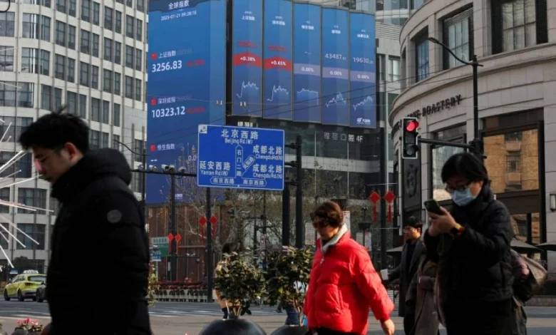 الأسهم الآسيوية تتحرك بحذر والدولار يرتفع قبيل خطاب باول