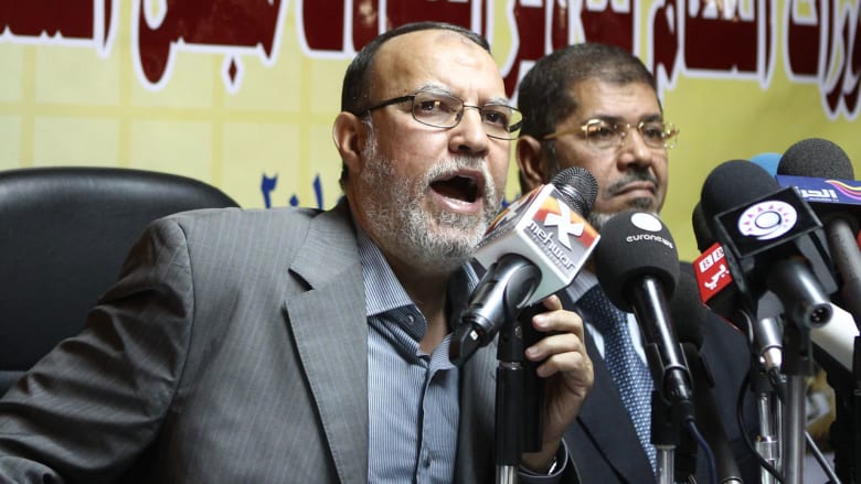 نجيب ساويرس يترحم على عصام العريان ويثير تفاعلاً واسعًا في مصر