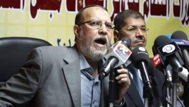 جدل واسع في مصر بعد ترحّم نجيب ساويرس على عصام العريان